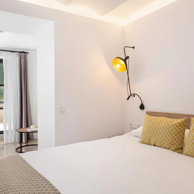 غرفة ديلوكس بسرير مزدوج بإطلالة على المسبح، Hotel Can Quetglas 7/10