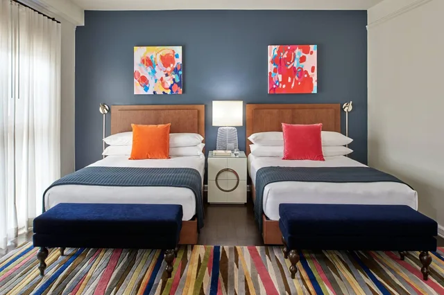 غرفة رباعية بسريرين مزدوجين بإطلالة على المدينة، Hotel Colonnade Coral Gables Autograph Collection 1/3