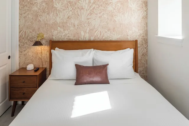 1 Bedroom, Apartment, Queen Bed, Sosuite at French Quarters - Rittenhouse Square 3/4