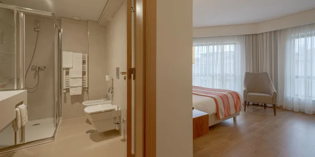 غرفة ديلوكس بسرير مزدوج أو سريرين منفصلين بغرفة نوم واحدة لذوي الإعاقة، Hotel Cinquentenario & Conference Center 6/6