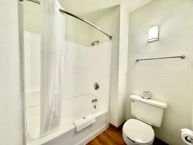 غرفة بسرير كوين للمدخنين، Motel6 Bellflower, CA - Los Angeles 7/10