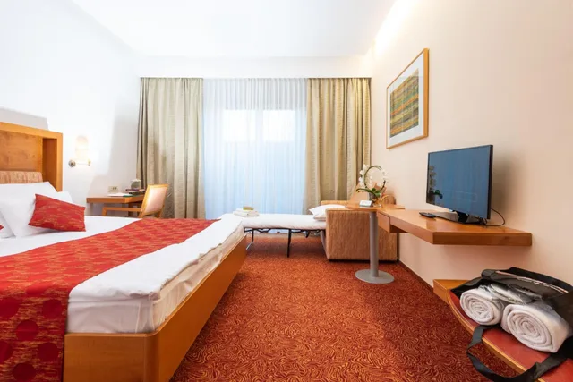 غرفة بسرير مزدوج بشرفة، Hotel Vitarium Terme Krka 3/6