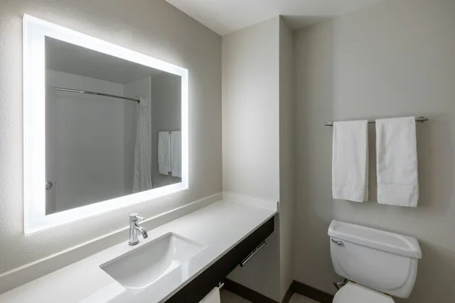 جناح بسرير كينج، Holiday Inn Express Minden 2/2