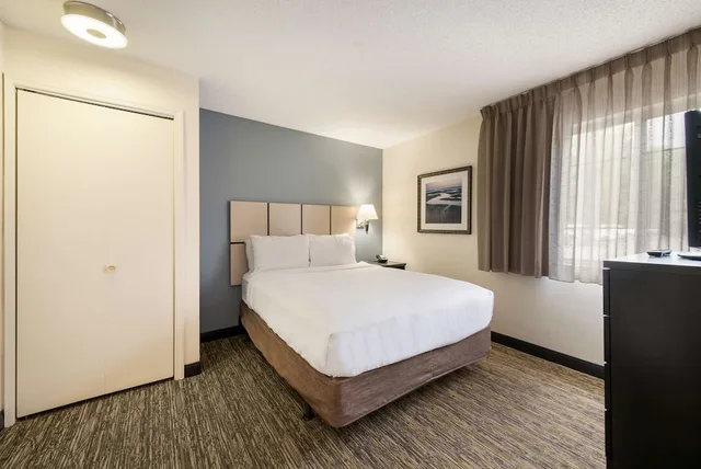 1 Bedroom, Suite, 2 Queen Beds, Sonesta Simply Suites Hampton 2/4