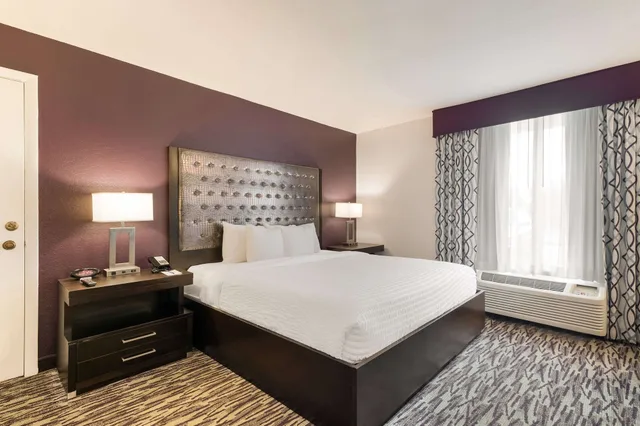 غرفة بسرير كوين لذوي الإعاقة، Clarion Inn & Suites Across From Universal Orlando Resort 7/10