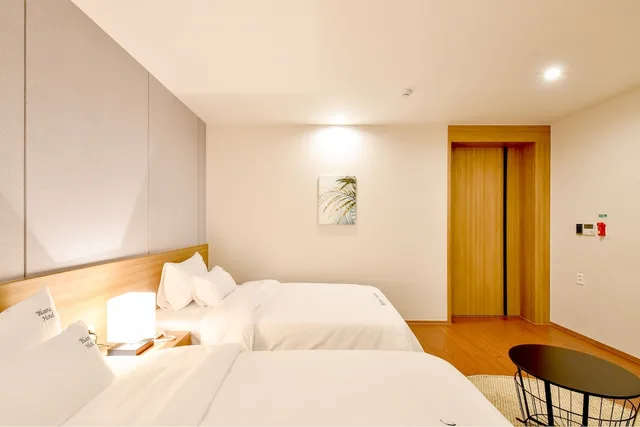 غرفة ديلوكس بسرير مزدوج وسرير فردي، Blanc Business Hotel 3/4