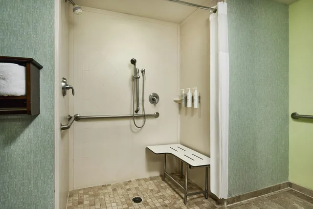 استوديو بسريرين كوين لذوي الإعاقة، Hampton Inn & Suites Destin 6/7