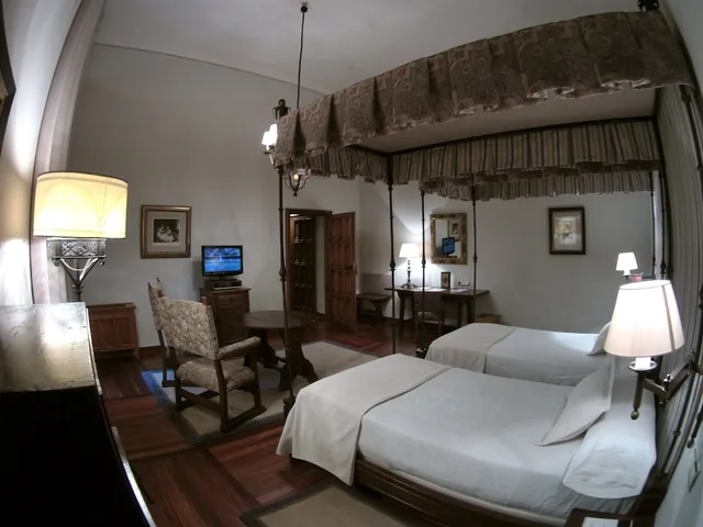 غرفة سوبيريور بسريرين منفصلين، Parador de Santiago de Compostela 4/9