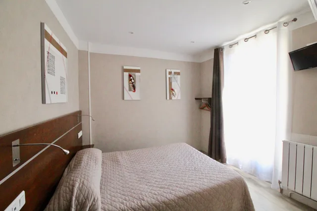 غرفة بسرير مزدوج، Hotel des Pyrenees 1/10