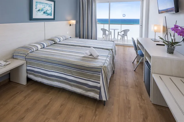 غرفة بسرير مزدوج أو سريرين منفصلين بإطلالة على البحر، Hotel 4R Salou Park Resort I 2/8