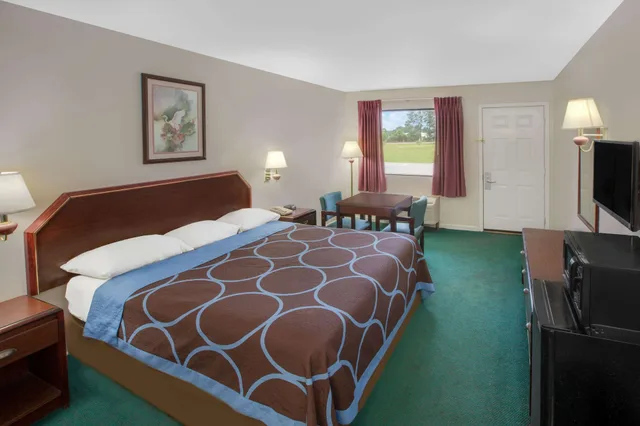 غرفة بسرير كينج، Super 8 By Wyndham Ocean Springs Biloxi 3/9