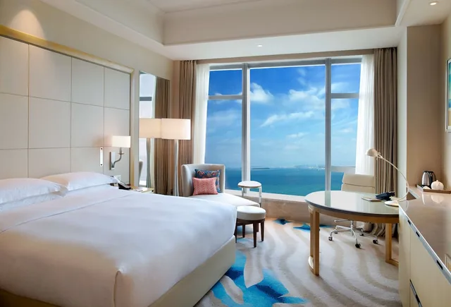 غرفة بانورامية بسرير كينج بإطلالة على البحر، Doubletree By Hilton Hotel Xiamen - Wuyuan Bay 2/3