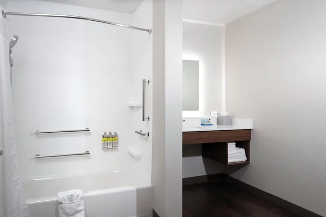 غرفة قياسية بسريرين كوين بحوض استحمام لذوي الإعاقة، Holiday Inn Express Suites the Dalles 4/5