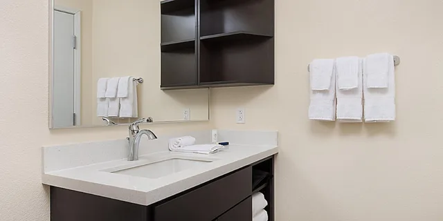 جناح استوديو بسريرين كوين، Candlewood Suites St. Joseph 10/10
