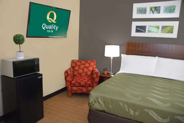غرفة بسريرين مزدوجين، Quality Inn and Suites Dublin, OH 4/10