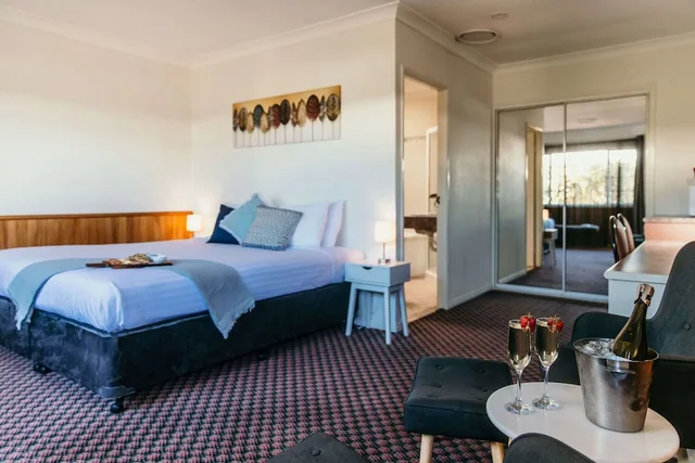 Spa, King Bed، Outback Motel Mt Isa 3/7
