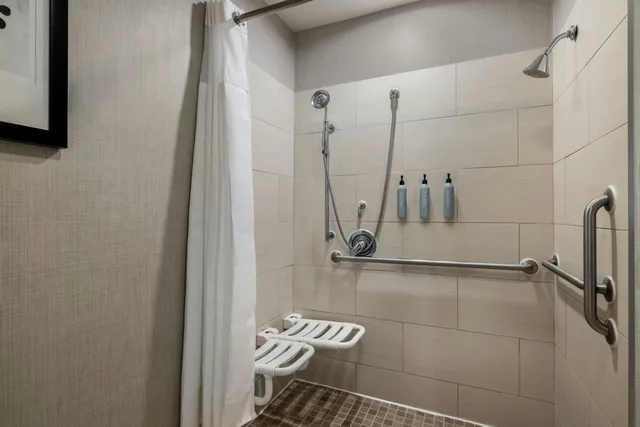 جناح بغرفتي نوم بحوض استحمام لذوي الإعاقة، Residence Inn Marriott Chester 4/4