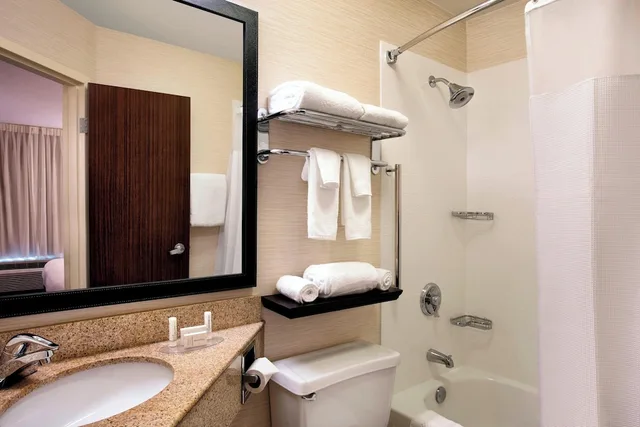 Room, King Bed, Accessible, Fairfield Inn And Suites By Marriott Merrillville 3/3