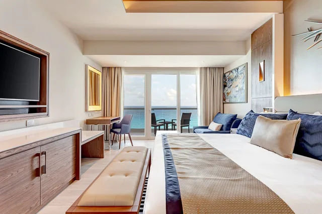 Diamond Club, Junior Suite, Luxury, 2 Queen Beds, Ocean Front, Sofa، Royalton CHIC Cancun, An Autograph Collection (ex Royalton Cancun) 7/10