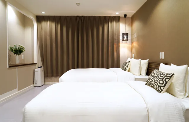 غرفة قياسية بسرير كوين وسرير فردي في المبنى الرئيسي، Hotel 88 Shinsaibashi 1/10
