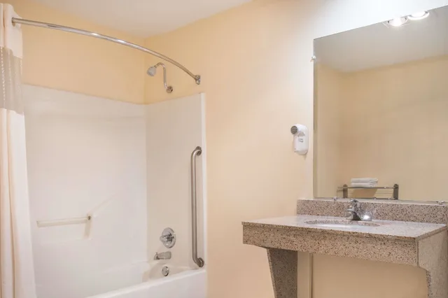 غرفة بسرير كينج لذوي الإعاقة، Days Inn By Wyndham Temple 10/10