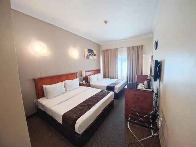 غرفة ديلوكس تنفيذية بسرير كينج، NEJOUM AL EMARATE HOTEL 10/10