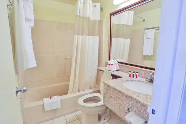 غرفة قياسية بسرير كينج للمدخنين، Days Inn by Wyndham Wrightstown 9/10