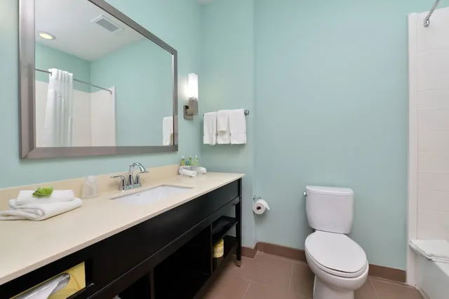 Standard, 2 Queen Beds, Holiday Inn Express And Suites Austin South 4/6