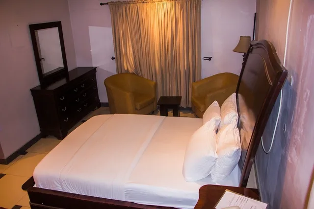 Executive, Suite, King Bed, Tivoli Residence & Bar 1/10