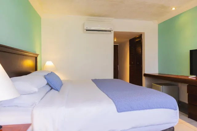 Standard, King Bed, Hotel Faranda Express Puerta Del Sol Barranquilla, A Member of Radisson Individuals 3/6