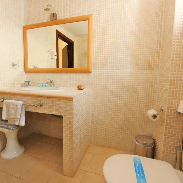 جناح سوبيريور بإطلالة جزئية على البحر، Maranton Beach Hotel 9/9