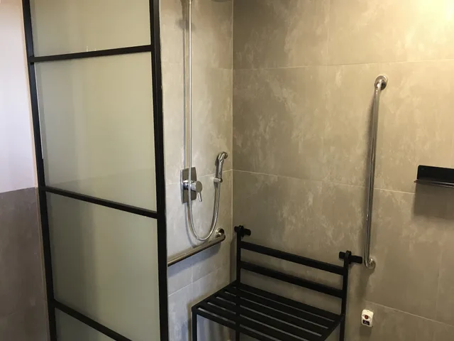 غرفة بسرير كوين لذوي الإعاقة، Naalt Hotel 3/3