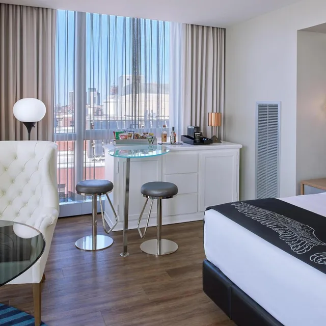 Cool, Guest Room, King Bed, Corner، W BOSTON 4/7