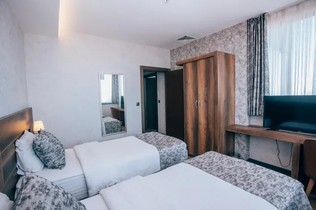 جناح كبير بإطلالة على البحر بشرفة بغرفتي نوم، Life Point Hotel 7/10