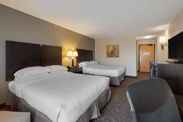 غرفة بسريرين كوين، Best Western Plus Omaha Airport Inn 3/4