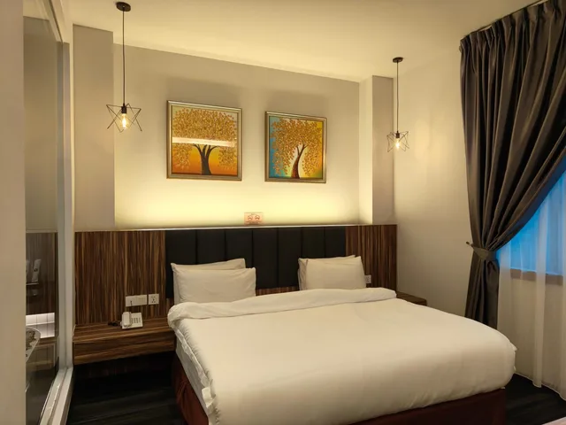 غرفة بسرير كينج بجاكوزي، Asiatic Hotel 3/9