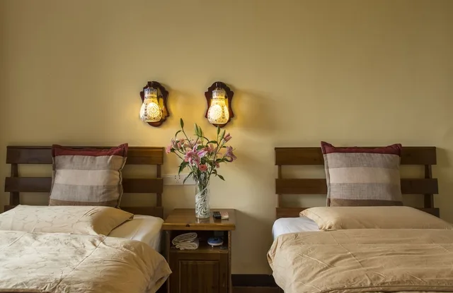 غرفة رباعية بسرير كوين وسريرين منفصلين، Snow Lion Riverside Resort 9/10