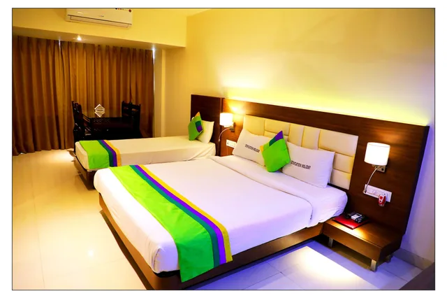 Premium, Queen Bed, Treebo Staycation Holiday 2/7