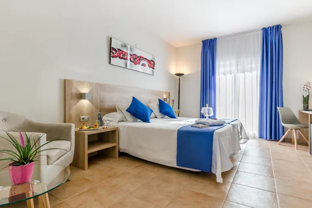 غرفة عائلية بشرفة، Hotel Gran Playa Santa Pola 1/2