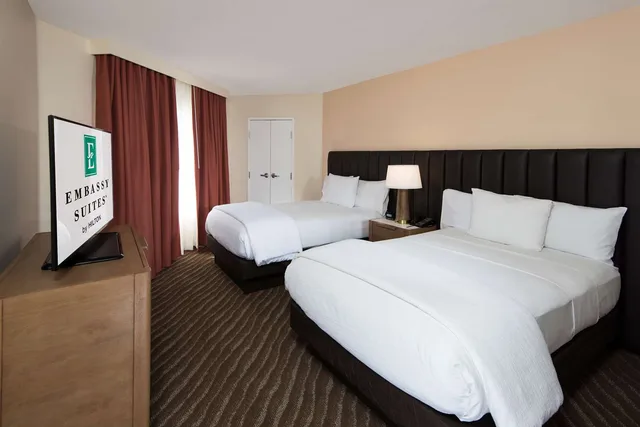 Suite, 2 Double Beds, Golf Course View، Embassy Suites by Hilton Phoenix Scottsdale 1/2