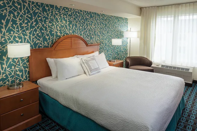غرفة بسرير كينج، Fairfield Inn & Suites Anchorage Midtown 2/3