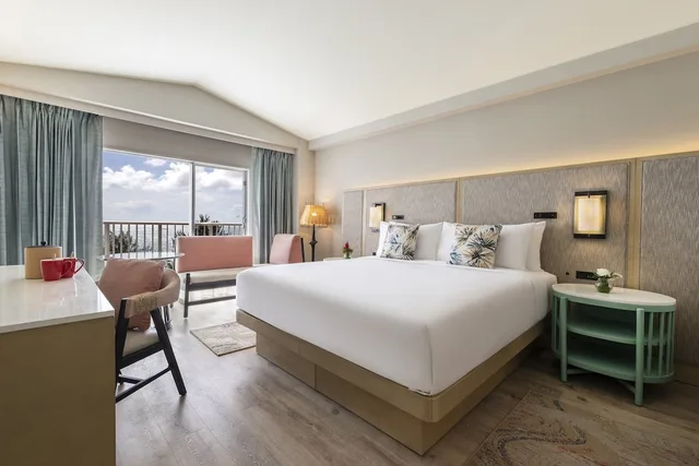 1 Bedroom, Suite, King Bed, Ocean Front, Balcony، Crowne Plaza Resort Saipan an IHG Hotel 2/5