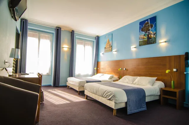 غرفة رباعية بسرير مزدوج وسريرين منفصلين، Hotel Paris Bruxelles 1/1