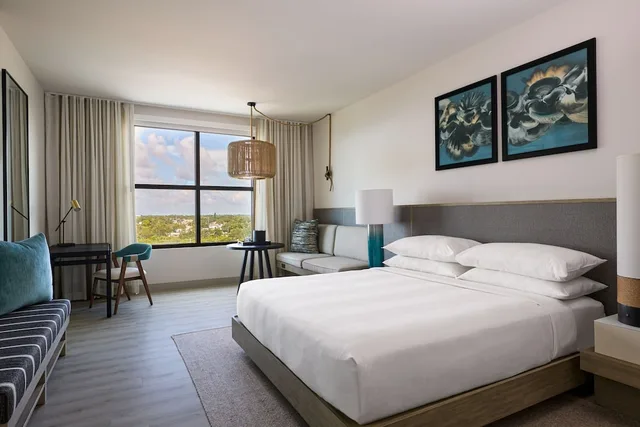 غرفة بسرير كينج بإطلالة على المسبح، Palmetto Marriott Resort & Spa 1/6