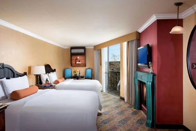 Demi, Double Bed، Petit Ermitage 1/3