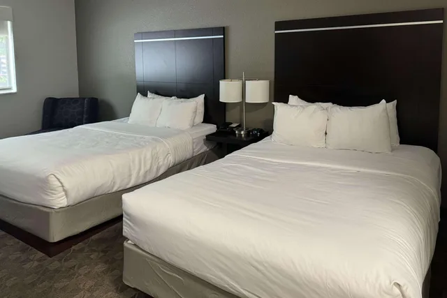 Room, 2 Queen Beds, Accessible, Comfort Inn Huntington Near University Area 1/2