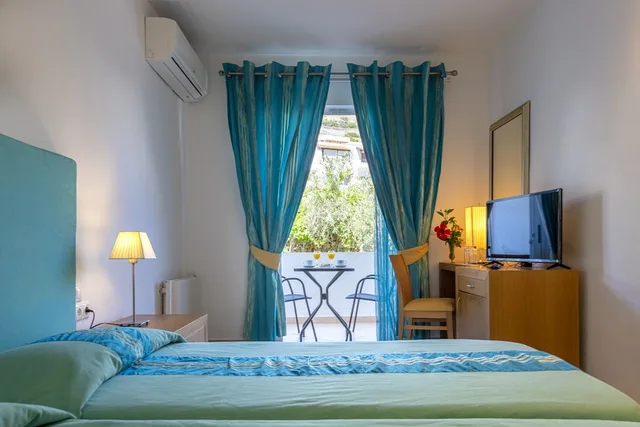 غرفة قياسية بسريرين منفصلين، Skala Hotel 1/6
