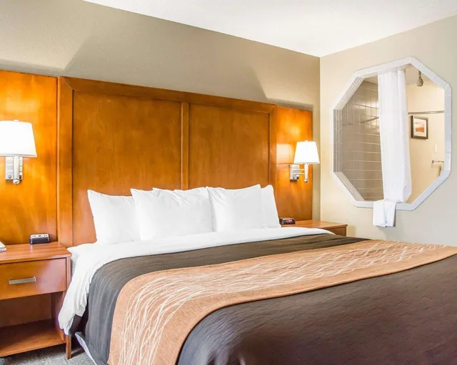 غرفة بسرير كينج، Comfort Inn Bellefontaine OH 2/3