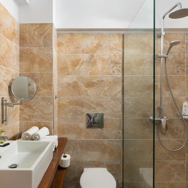 غرفة بسريرين منفصلين بإطلالة على البحر، Belmare Hotel 4/5