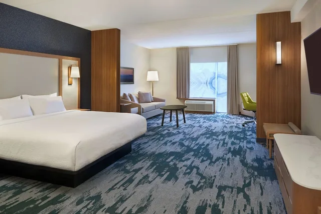 جناح بسرير كينج مع أريكة لذوي الإعاقة، Fairfield Inn & Suites by Marriott Orillia 2/6
